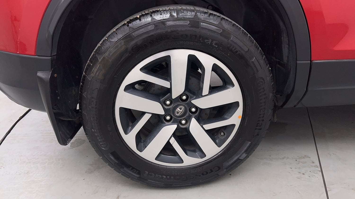 Used 2020 Tata Harrier XZA Plus Dual Tone Diesel Automatic tyres RIGHT REAR TYRE RIM VIEW