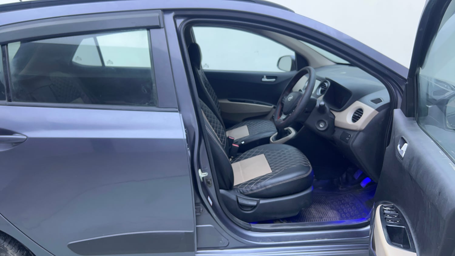 Used 2017 Hyundai Grand i10 Sportz (O) U2 1.2 CRDi Diesel Manual interior RIGHT SIDE FRONT DOOR CABIN VIEW