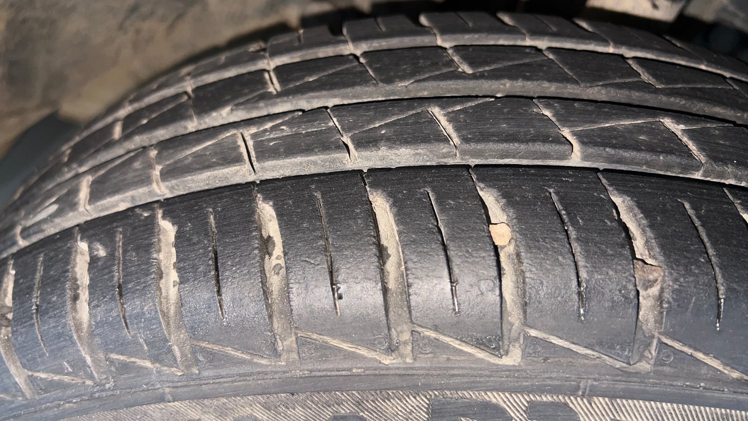 Used 2022 Renault Kwid RXT 1.0 AMT Petrol Automatic tyres RIGHT FRONT TYRE TREAD VIEW