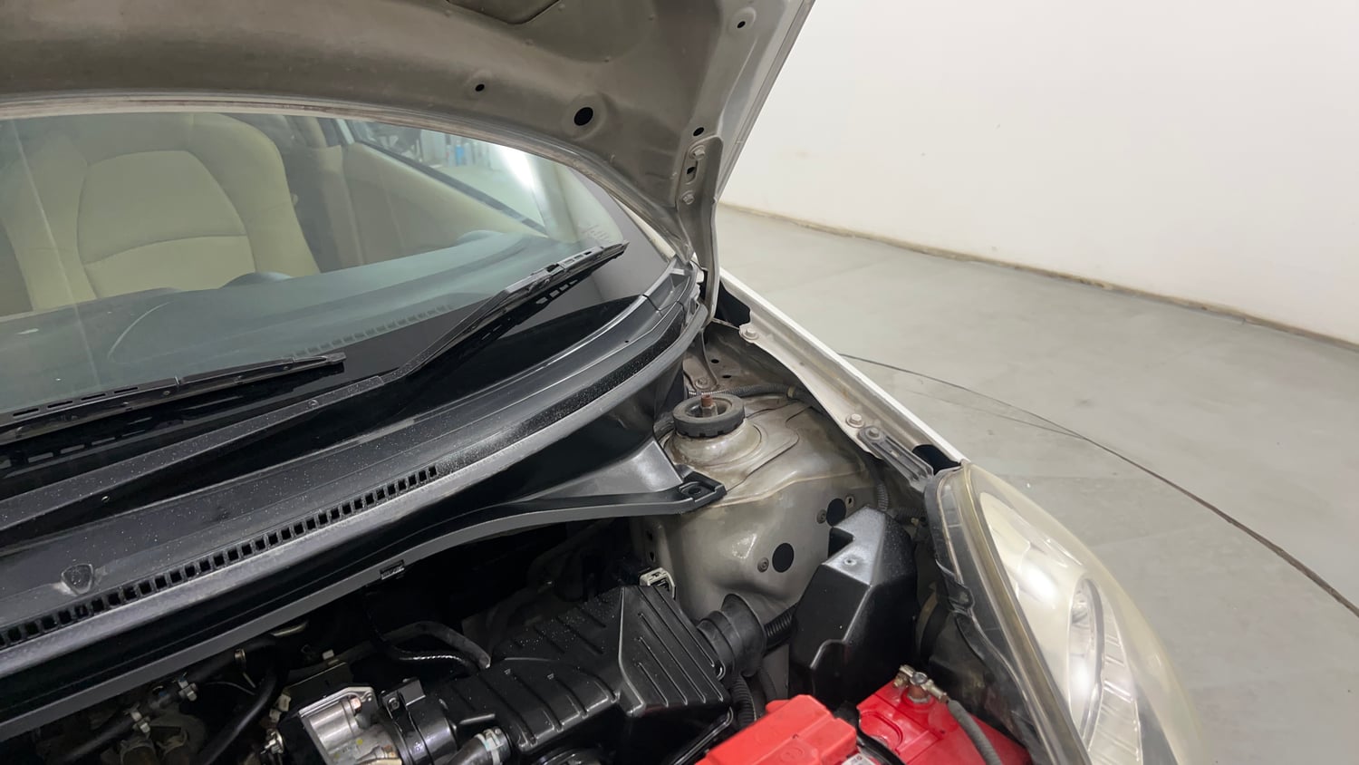Used 2013 Honda Brio S MT Petrol Manual engine ENGINE LEFT SIDE HINGE & APRON VIEW