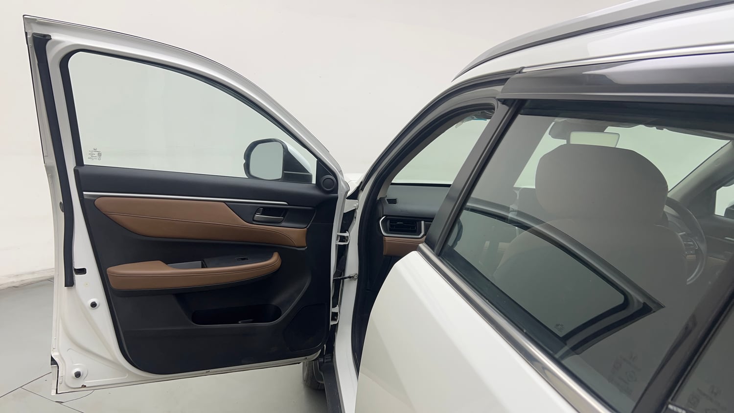 Used 2024 Honda Elevate ZX CVT Petrol Automatic interior LEFT FRONT DOOR OPEN VIEW