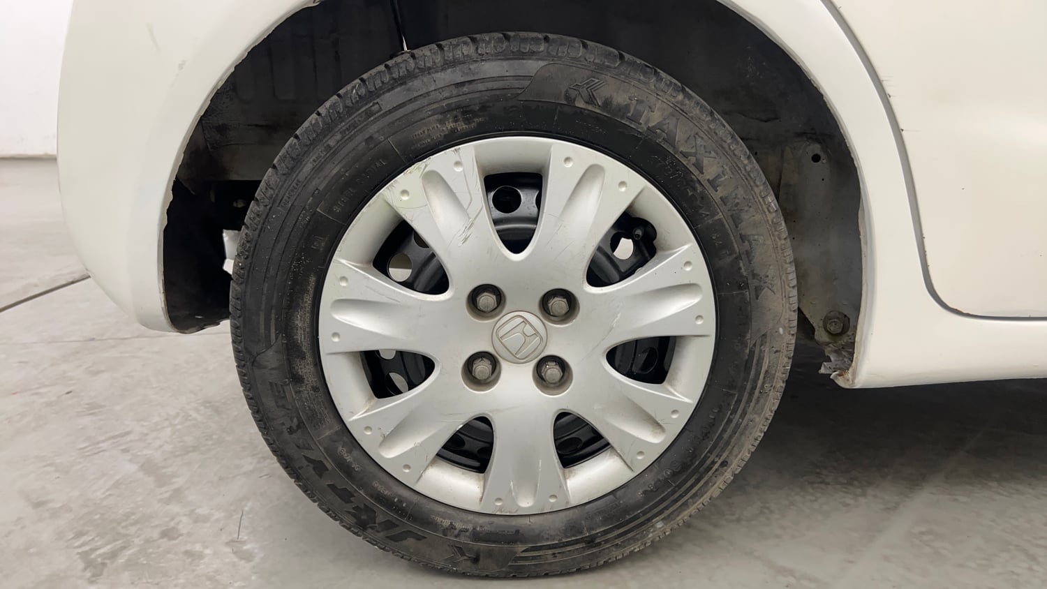 Used 2013 Honda Brio S MT Petrol Manual tyres RIGHT REAR TYRE RIM VIEW