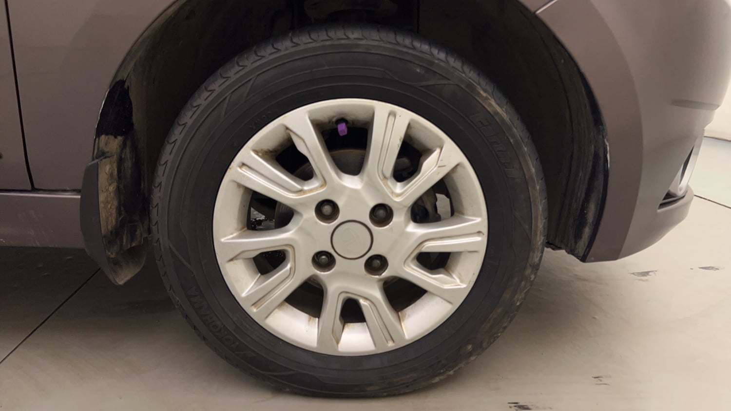 Used 2018 Tata Tiago Revotron XZA Petrol Automatic tyres RIGHT FRONT TYRE RIM VIEW
