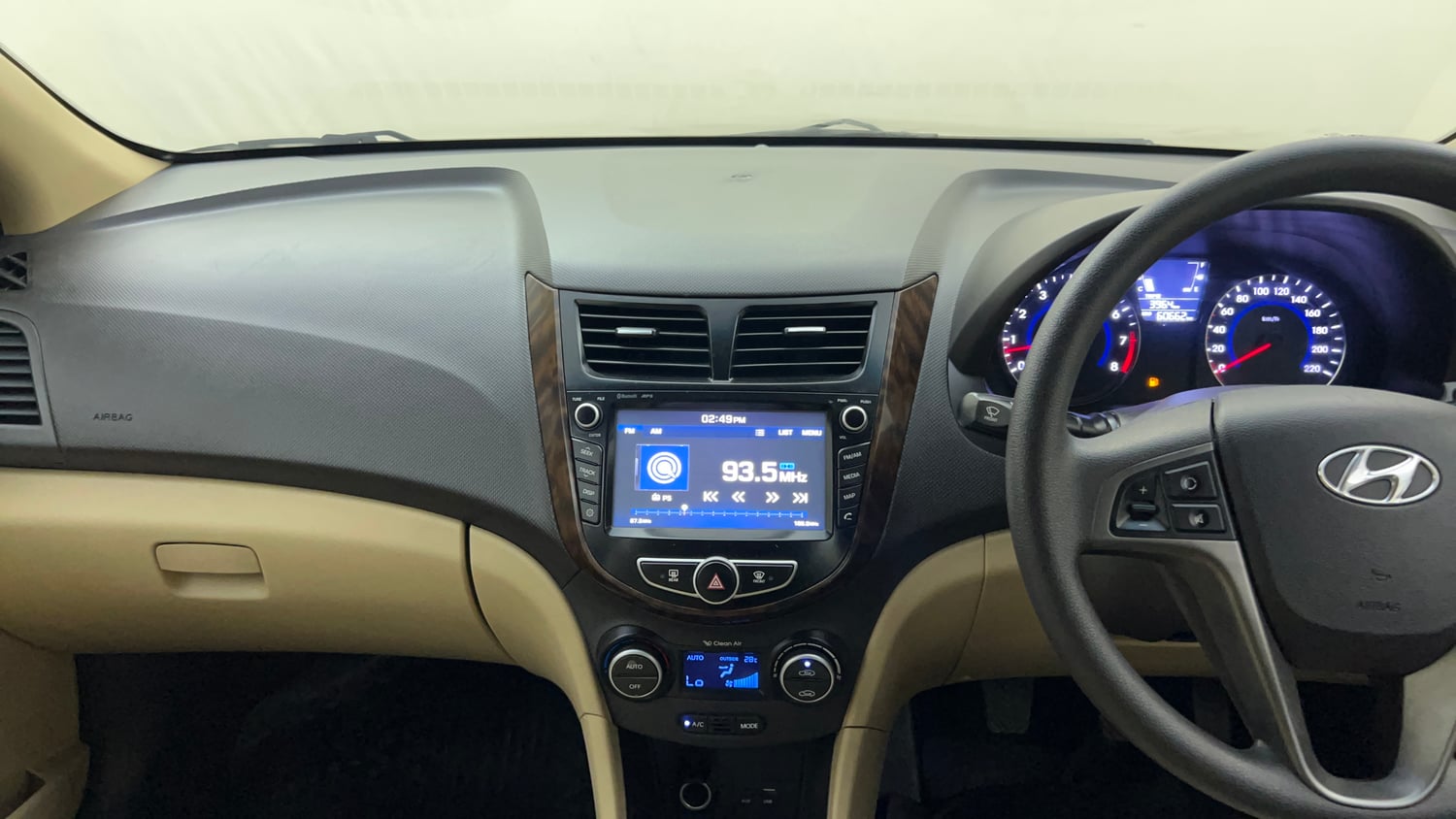 Used 2016 Hyundai Verna 1.6 VTVT SX Petrol Manual interior MUSIC SYSTEM & AC CONTROL VIEW