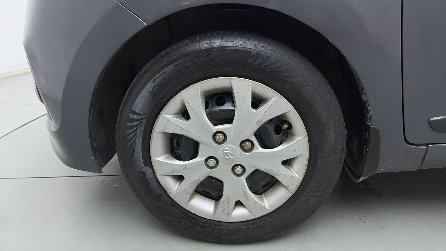 Used 2016 Hyundai Grand i10 Sportz 1.2 Kappa VTVT Petrol Manual tyres LEFT FRONT TYRE RIM VIEW
