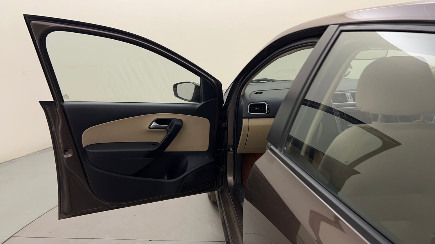 Used 2017 Volkswagen Ameo Highline1.2L Plus (P) 16 Alloy Petrol Manual interior LEFT FRONT DOOR OPEN VIEW