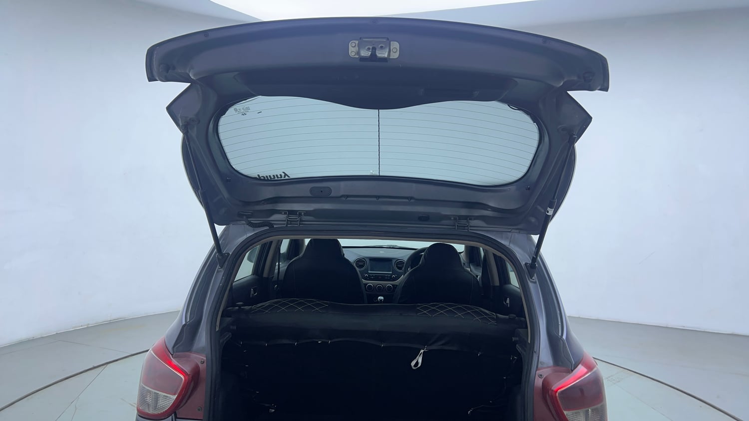 Used 2017 Hyundai Grand i10 Sportz (O) U2 1.2 CRDi Diesel Manual interior DICKY DOOR OPEN VIEW