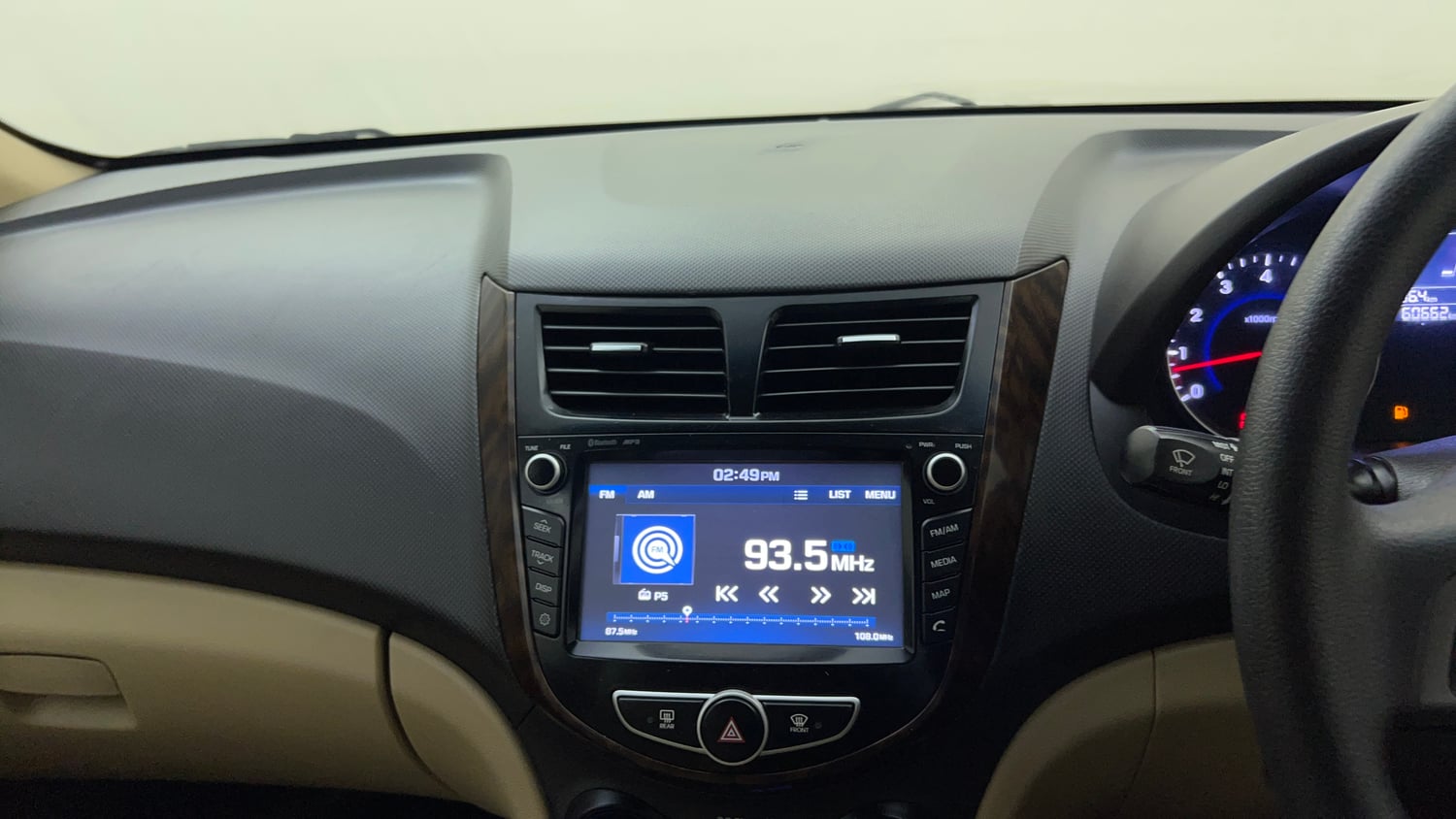 Used 2016 Hyundai Verna 1.6 VTVT SX Petrol Manual top_features Integrated (in-dash) music system