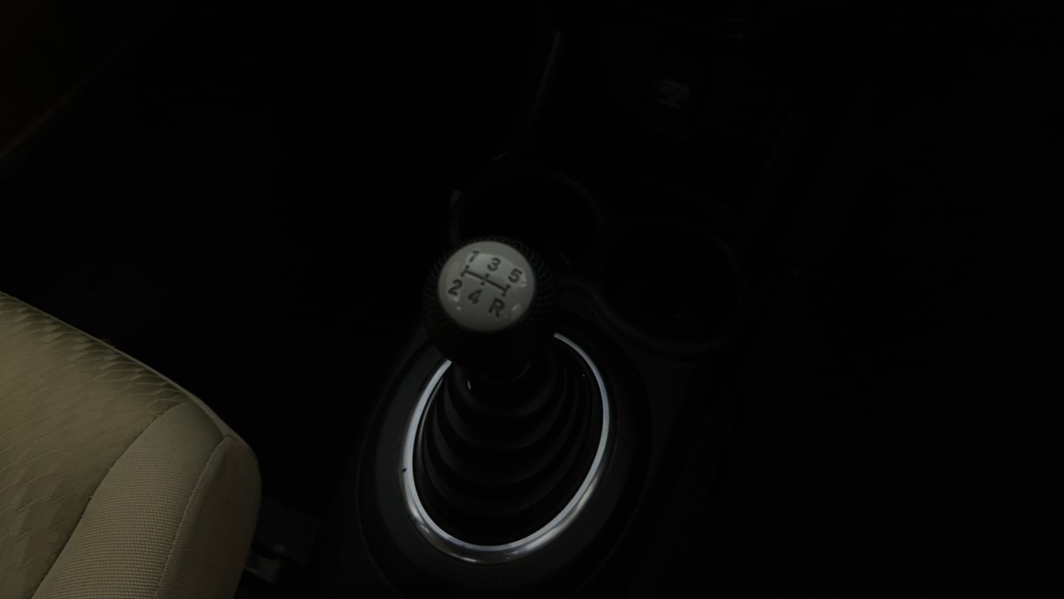 Used 2015 Honda Amaze 1.2 SX i-VTEC Petrol Manual interior GEAR  KNOB VIEW