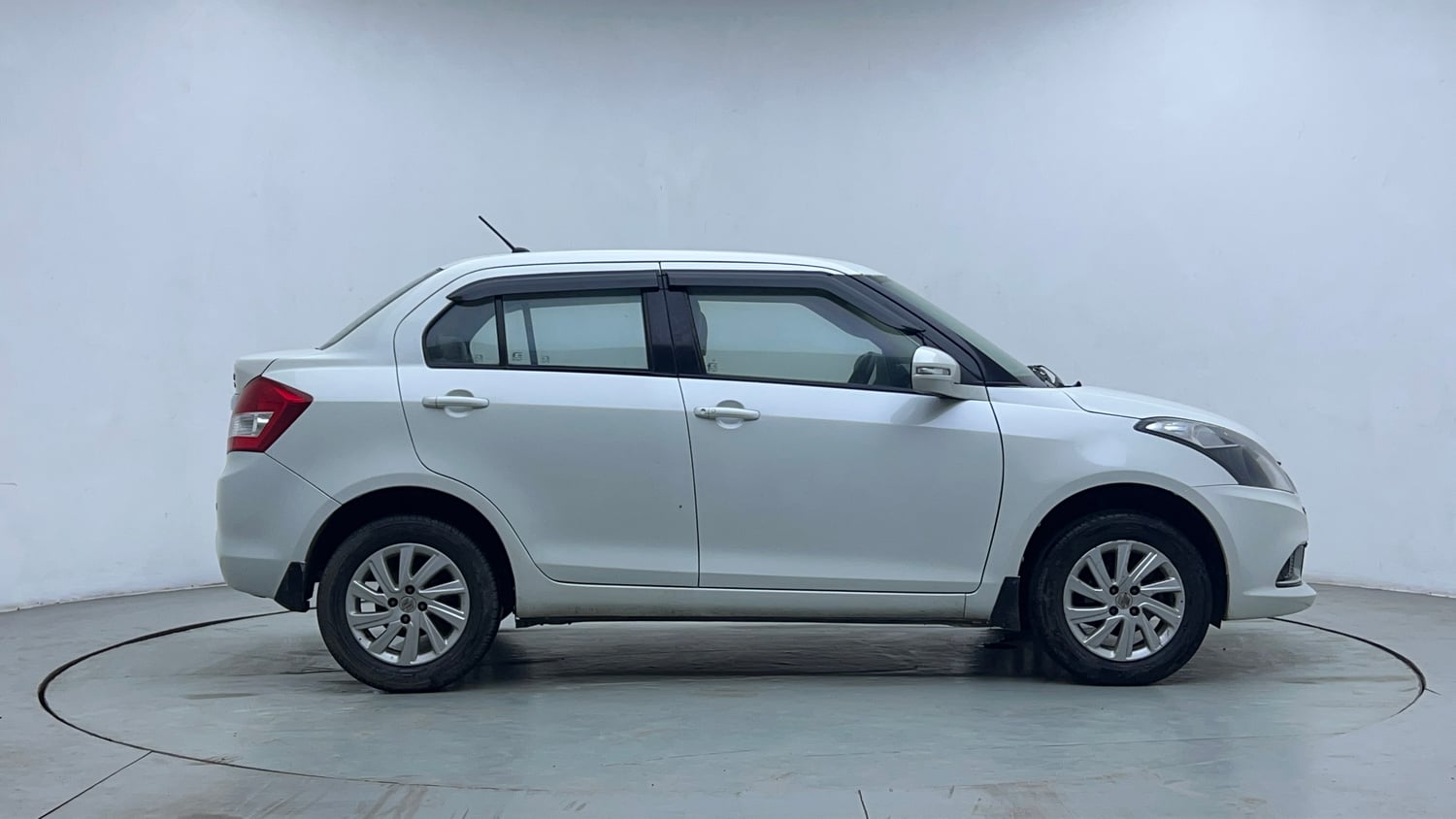 Used 2016 Maruti Suzuki Swift Dzire ZXI Petrol Manual exterior RIGHT SIDE VIEW