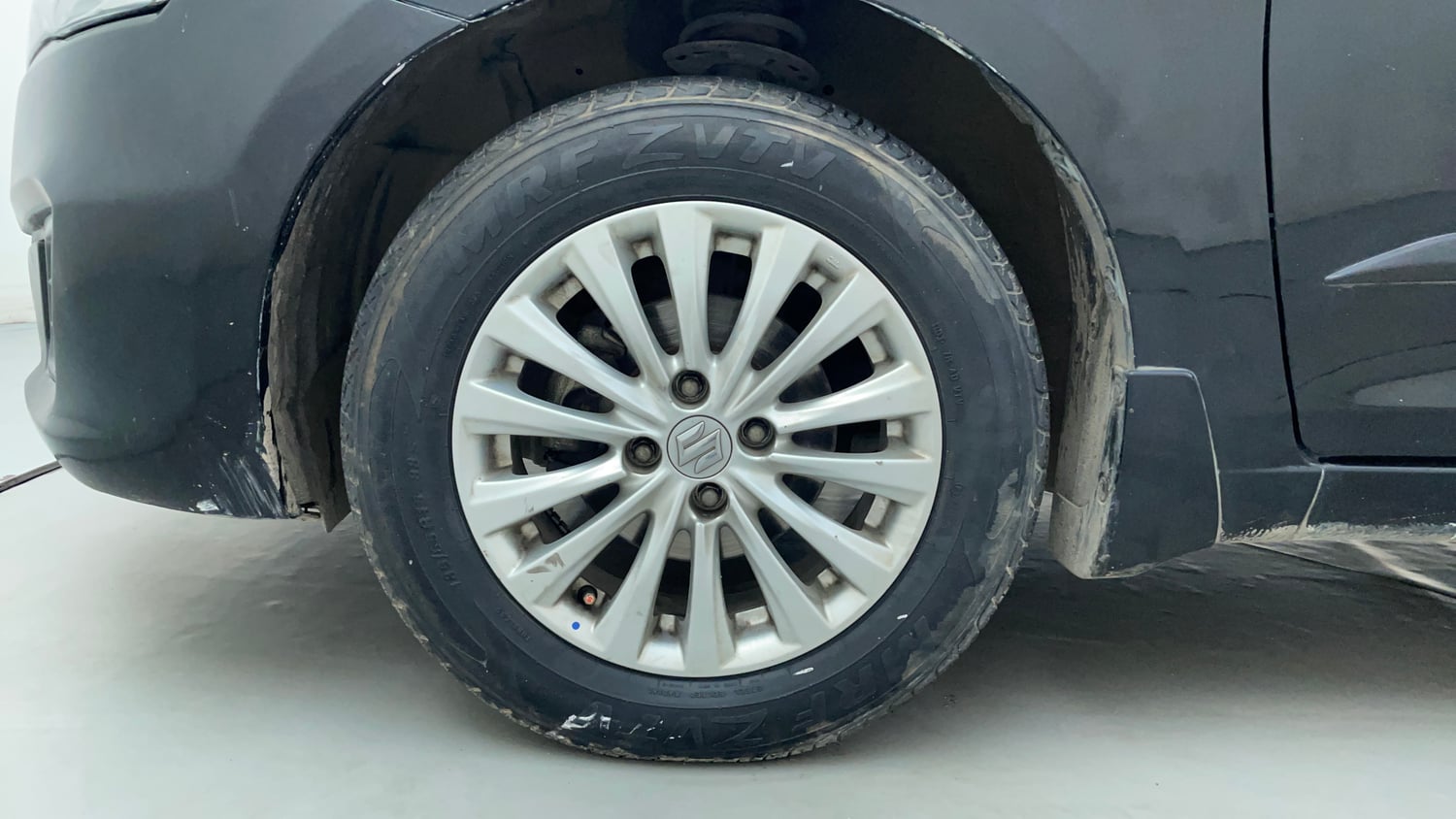 Used 2017 Maruti Suzuki Ciaz Zeta 1.4 AT Petrol Automatic tyres LEFT FRONT TYRE RIM VIEW