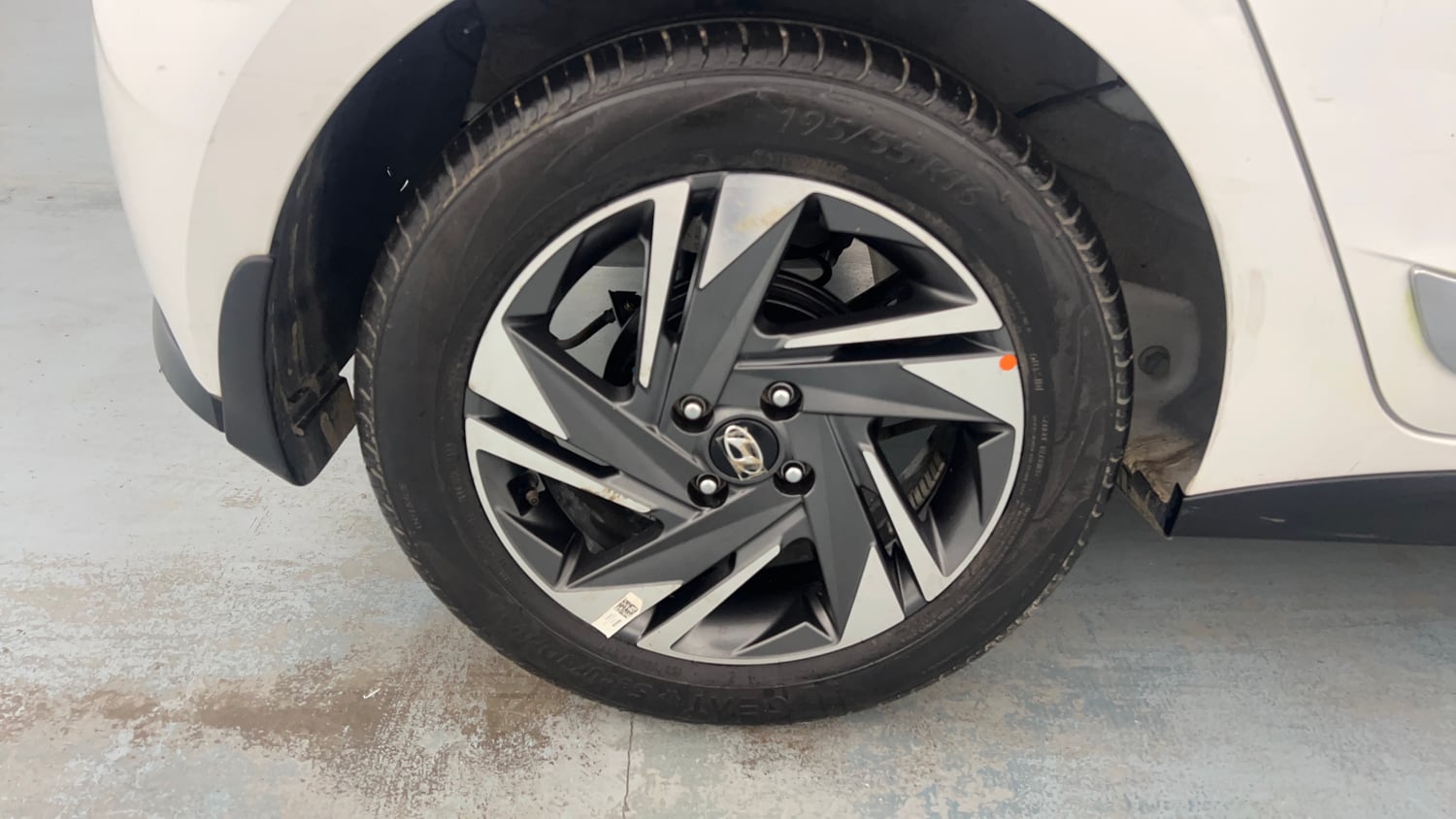 Used 2022 Hyundai i20 Asta 1.2 MT Petrol Manual tyres RIGHT REAR TYRE RIM VIEW