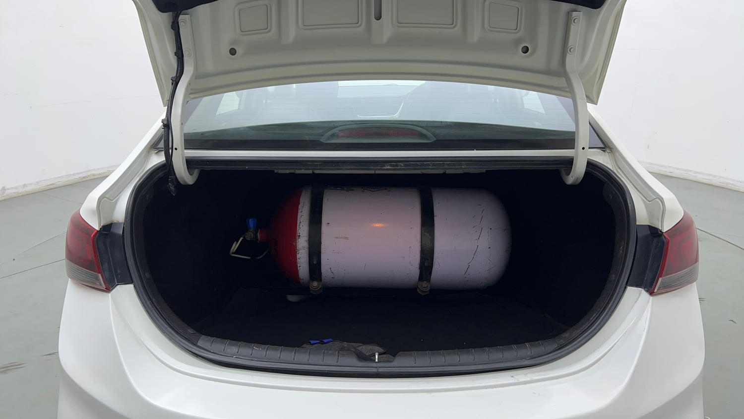 Used 2019 Hyundai Verna 1.4 VTVT EX Petrol+cng(outside fitted) Cng Manual interior DICKY INSIDE VIEW