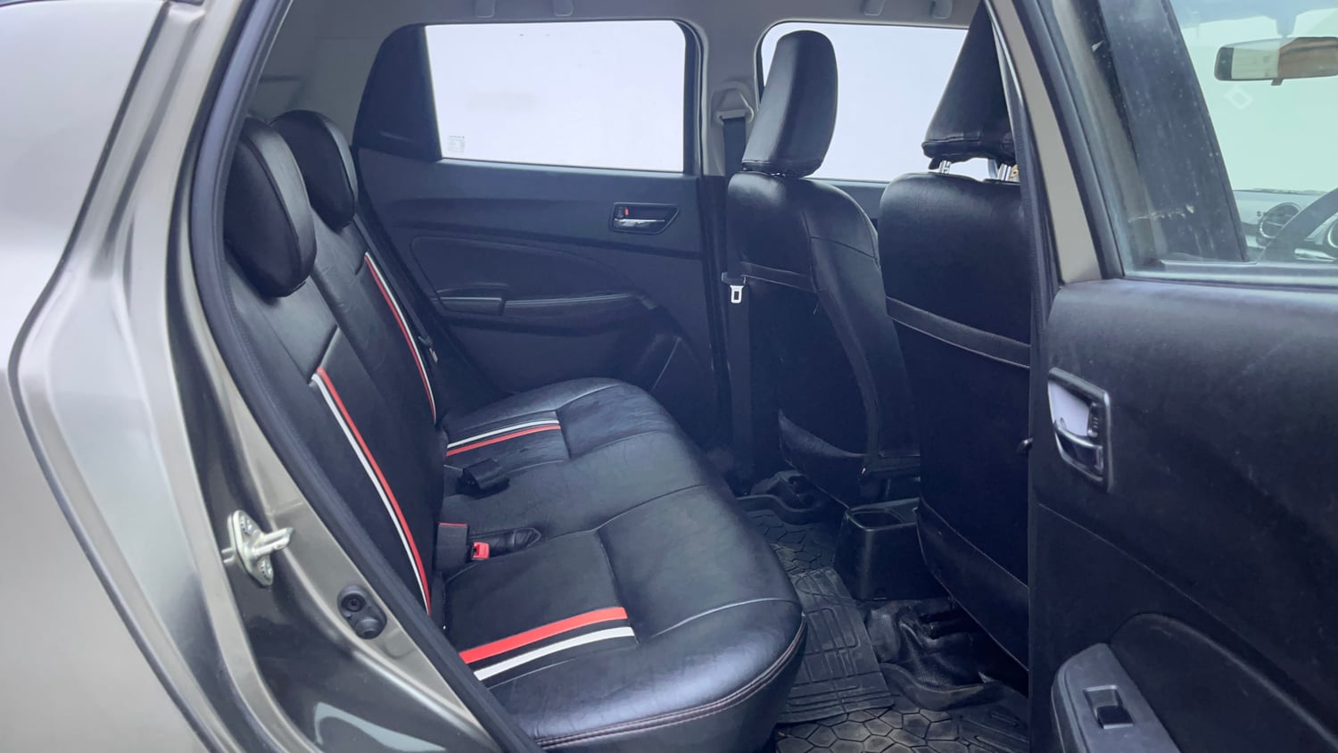 Used 2022 Maruti Suzuki Swift ZXi Petrol Manual interior RIGHT SIDE REAR DOOR CABIN VIEW