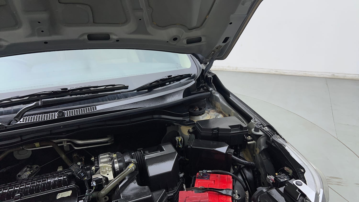 Used 2021 Honda Amaze 1.2 VX MT Petrol Petrol Manual engine ENGINE LEFT SIDE HINGE & APRON VIEW