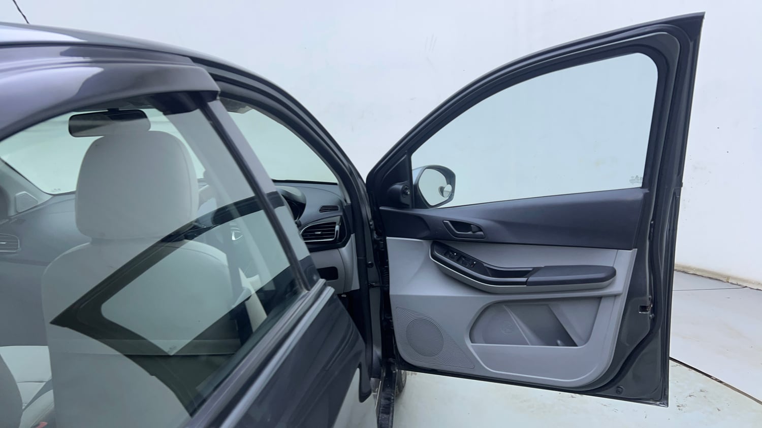 Used 2021 Tata Tiago XT Petrol Manual interior RIGHT FRONT DOOR OPEN VIEW