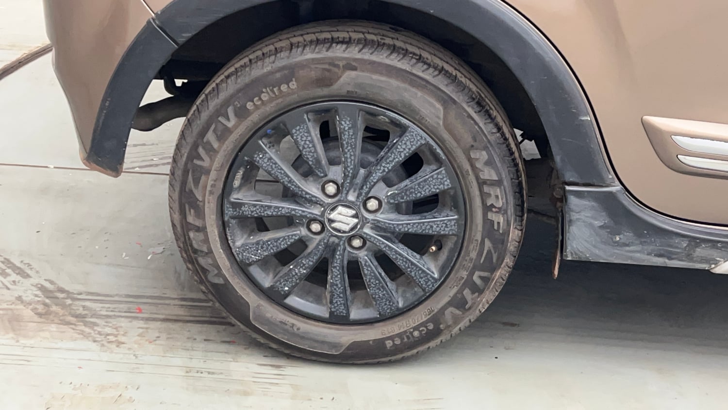 Used 2022 Maruti Suzuki Wagon R ZXI Plus 1.2 Petrol Manual tyres RIGHT REAR TYRE RIM VIEW