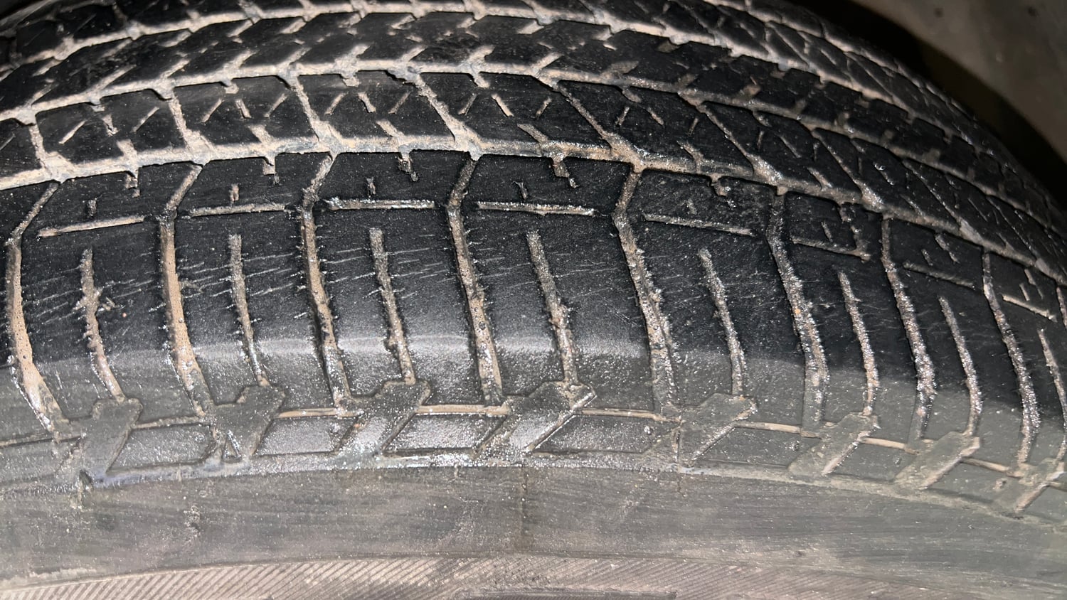 Used 2016 Mahindra XUV500 W10 AT Diesel Automatic tyres RIGHT FRONT TYRE TREAD VIEW