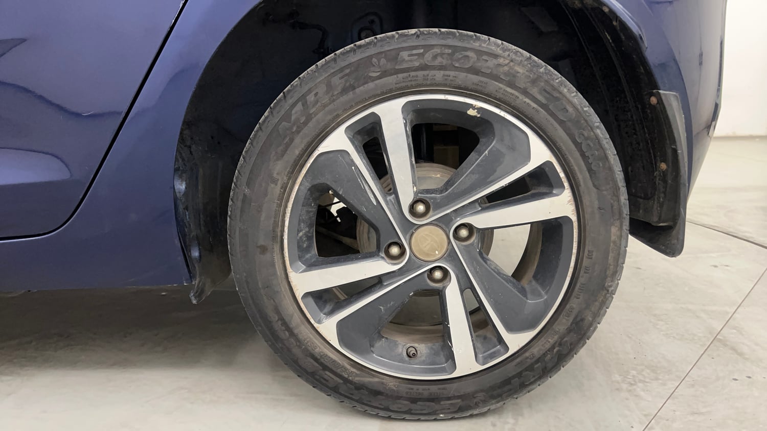 Used 2023 Tata Altroz XZA Petrol Petrol Automatic tyres LEFT REAR TYRE RIM VIEW