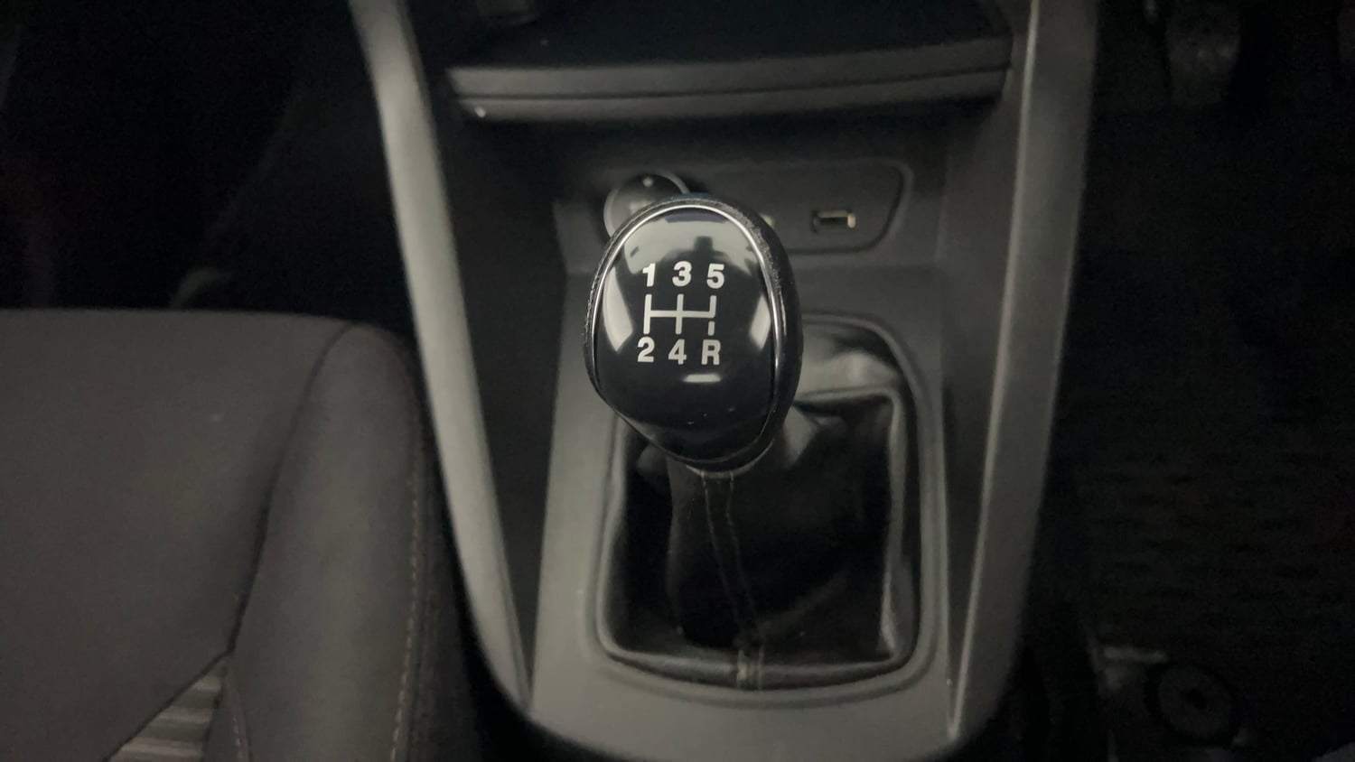 Used 2020 Ford Freestyle Titanium Plus 1.2 Ti-VCT Petrol Manual interior GEAR  KNOB VIEW