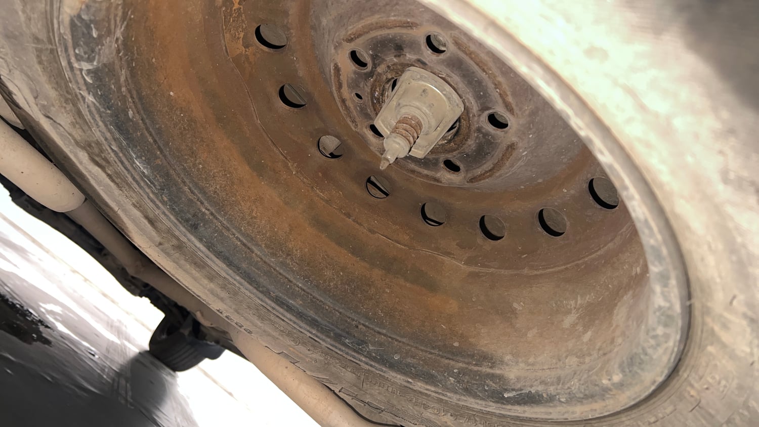 Used 2015 Mahindra XUV500 W6 Diesel Manual tyres SPARE TYRE VIEW