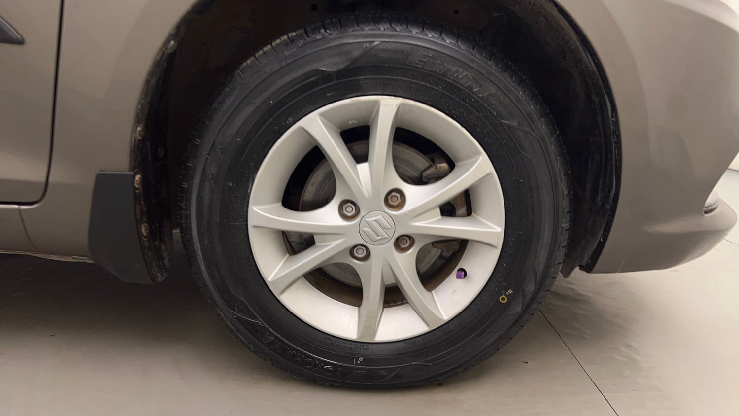 Used 2017 Maruti Suzuki Swift Dzire VXI (O) Petrol Manual tyres RIGHT FRONT TYRE RIM VIEW