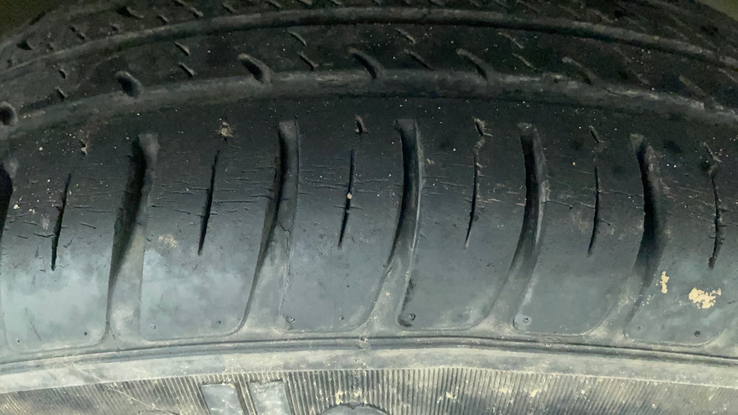 Used 2021 Maruti Suzuki Dzire VXi Petrol Manual tyres RIGHT FRONT TYRE TREAD VIEW