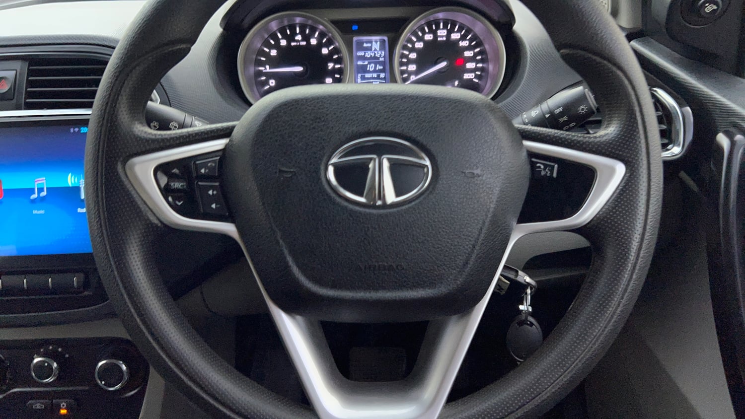Used 2018 Tata Tiago Revotron XZA Petrol Automatic top_features Airbags
