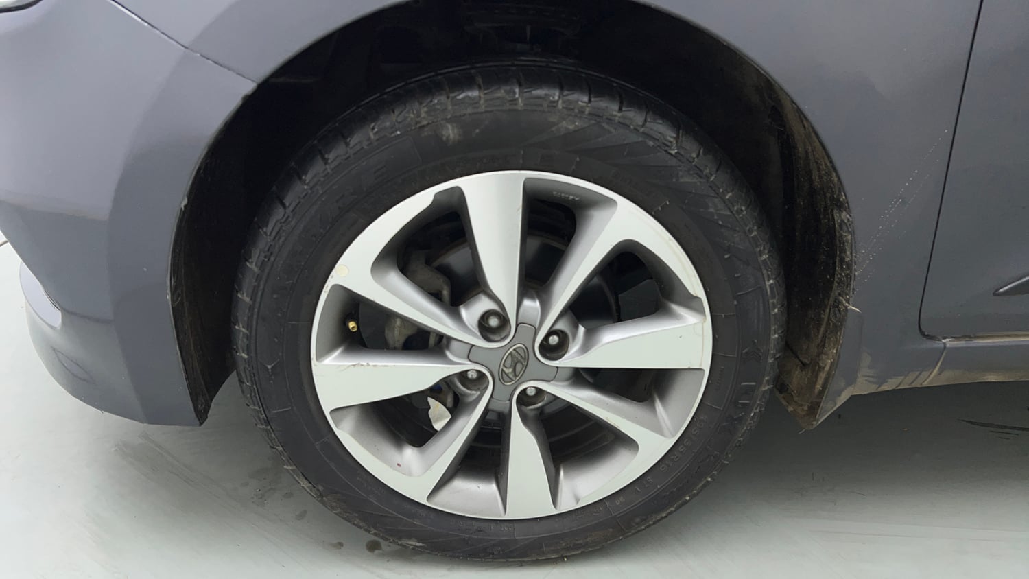 Used 2014 Hyundai Elite i20 Asta 1.2 Petrol Manual tyres LEFT FRONT TYRE RIM VIEW