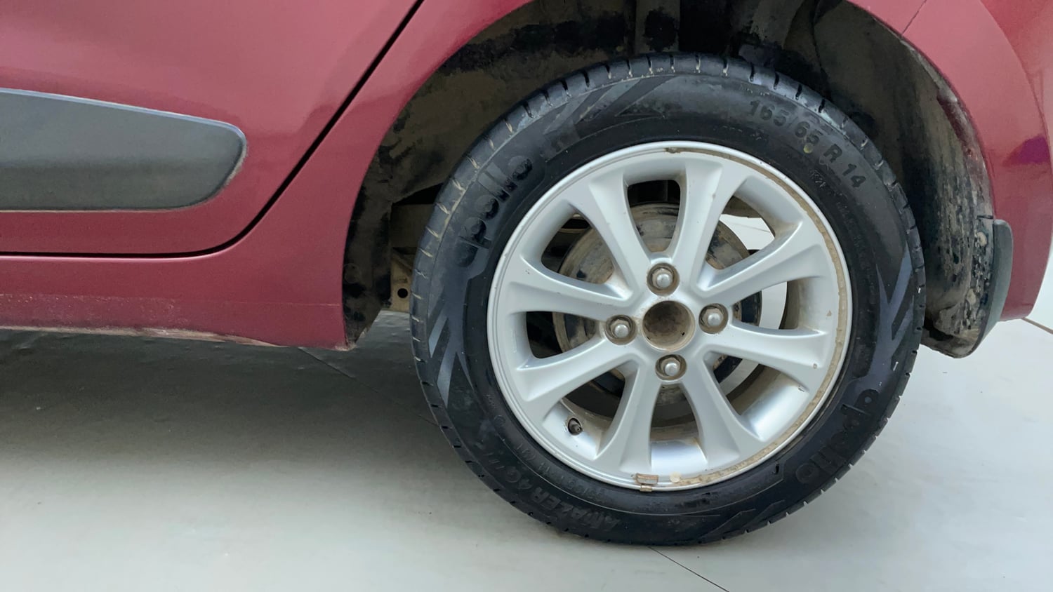 Used 2016 Hyundai Grand i10 Asta AT 1.2 Kappa VTVT Petrol Automatic tyres LEFT REAR TYRE RIM VIEW