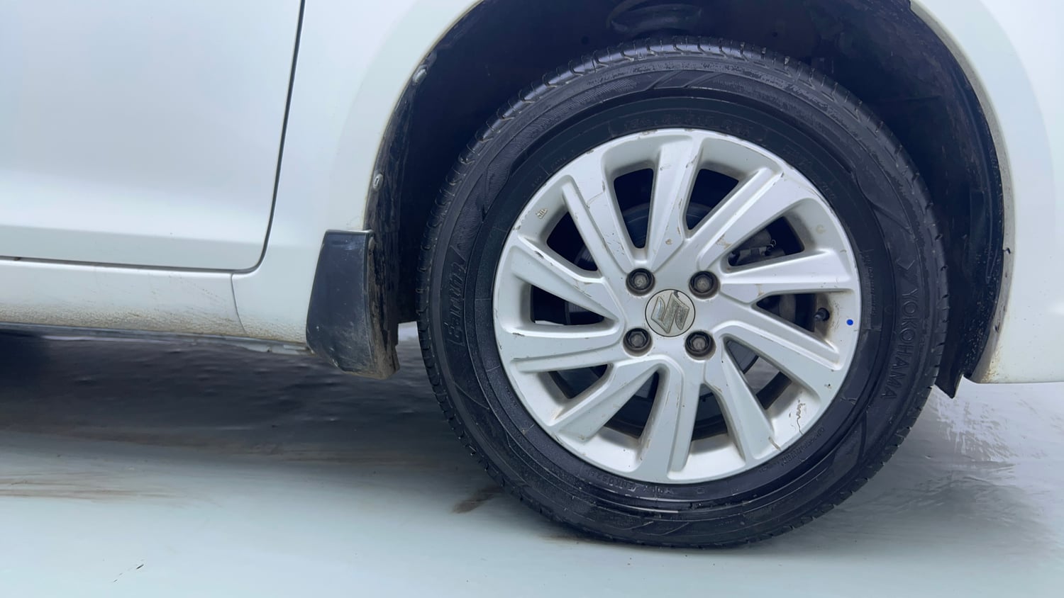 Used 2016 Maruti Suzuki Swift Dzire ZXI Petrol Manual tyres RIGHT FRONT TYRE RIM VIEW