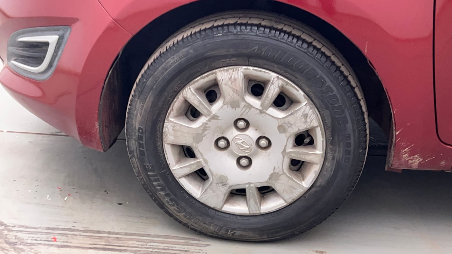 Used 2012 Hyundai i20 Magna (O) 1.2 Petrol Manual tyres LEFT FRONT TYRE RIM VIEW
