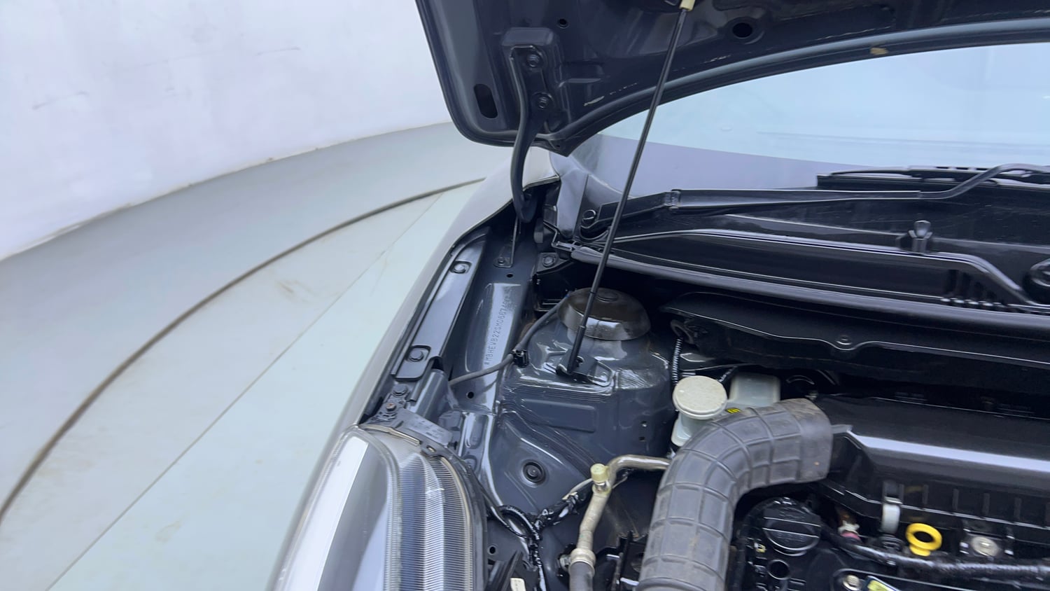 Used 2021 Maruti Suzuki Baleno Zeta Petrol Manual engine ENGINE RIGHT SIDE HINGE & APRON VIEW
