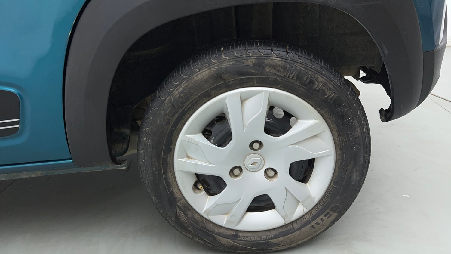 Used 2022 Renault Kwid RXT 1.0 AMT Petrol Automatic tyres LEFT REAR TYRE RIM VIEW