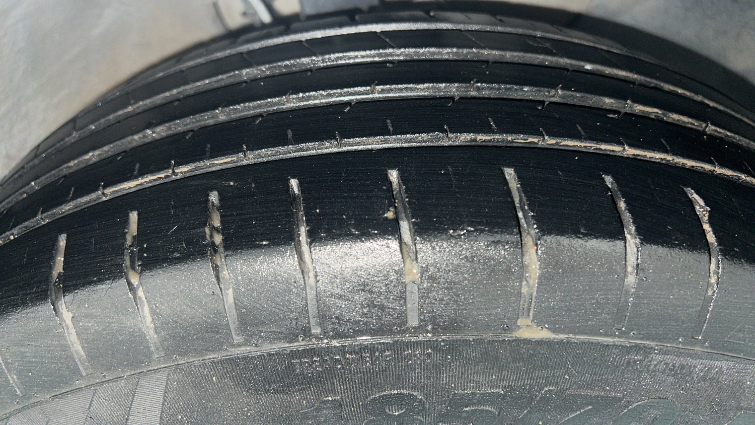 Used 2015 Hyundai Elite i20 Magna 1.2 Petrol Manual tyres RIGHT FRONT TYRE TREAD VIEW