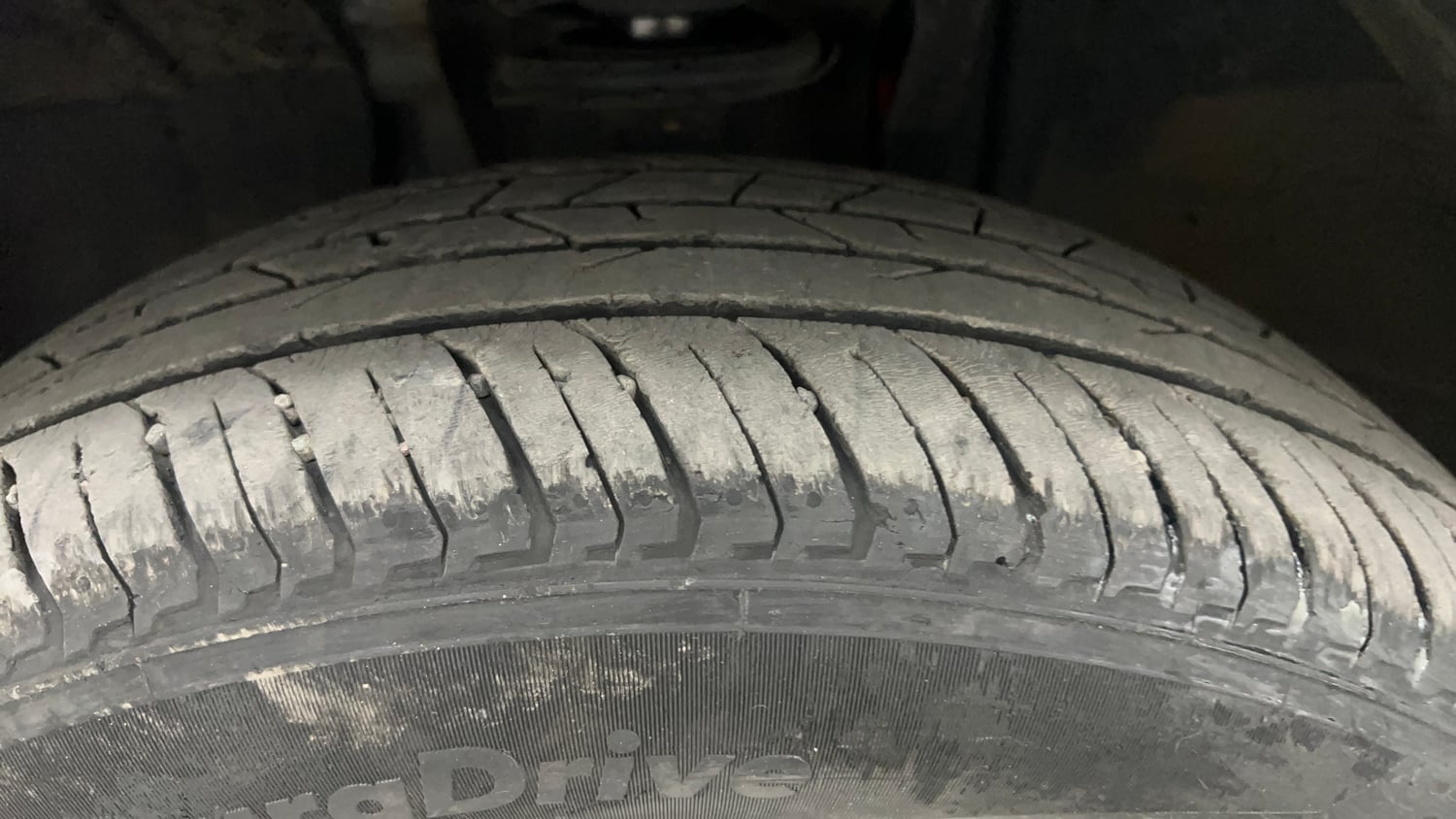 Used 2024 Nissan Magnite XE Petrol Manual tyres LEFT FRONT TYRE TREAD VIEW