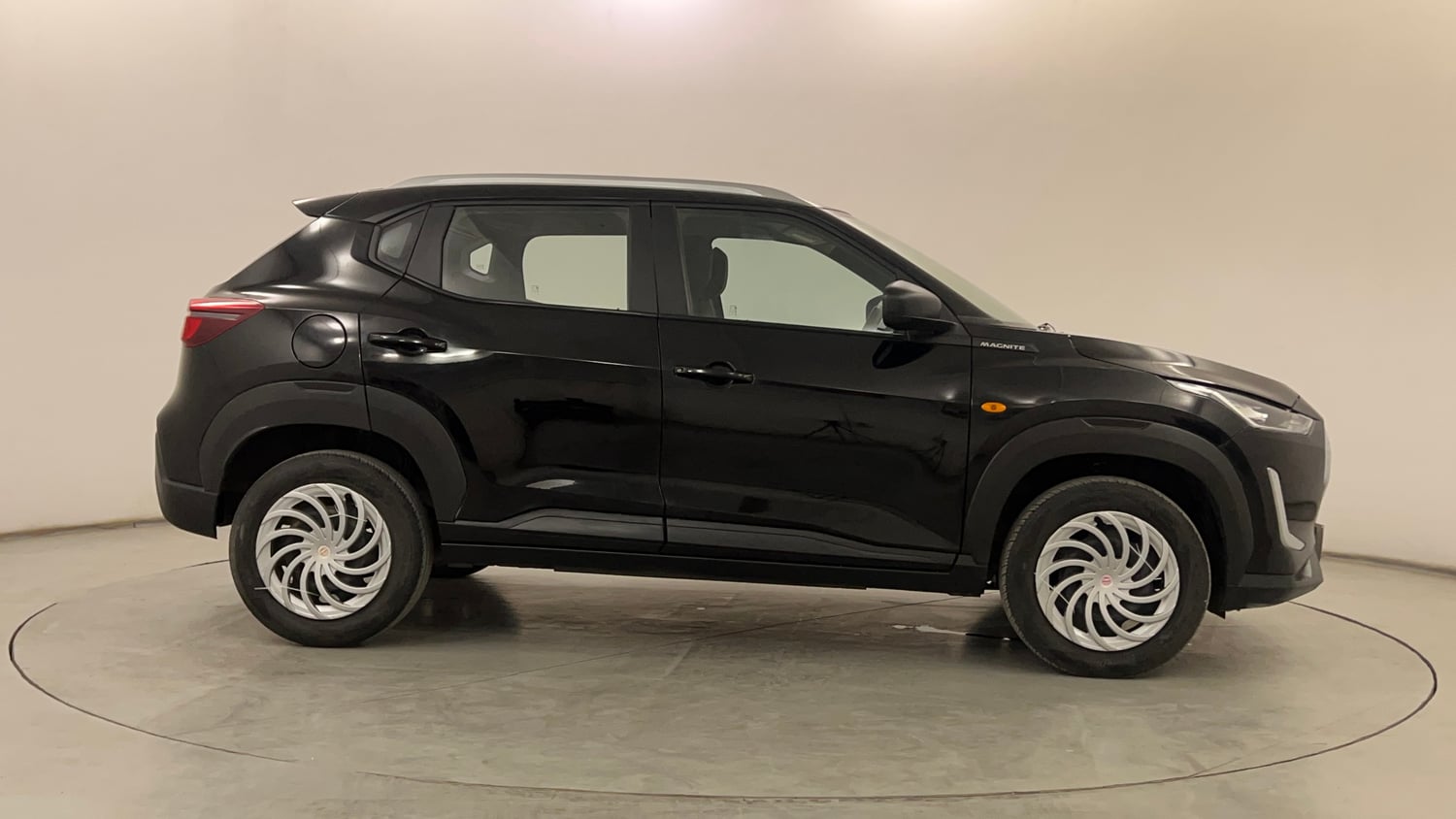 Used 2024 Nissan Magnite XE Petrol Manual exterior RIGHT SIDE VIEW