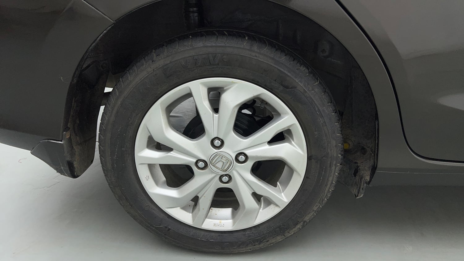 Used 2021 Honda Amaze 1.2 VX MT Petrol Petrol Manual tyres RIGHT REAR TYRE RIM VIEW