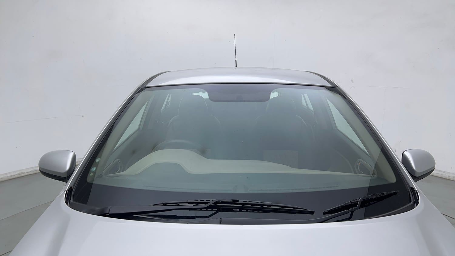 Used 2015 Hyundai Elite i20 Magna 1.2 Petrol Manual exterior FRONT WINDSHIELD VIEW