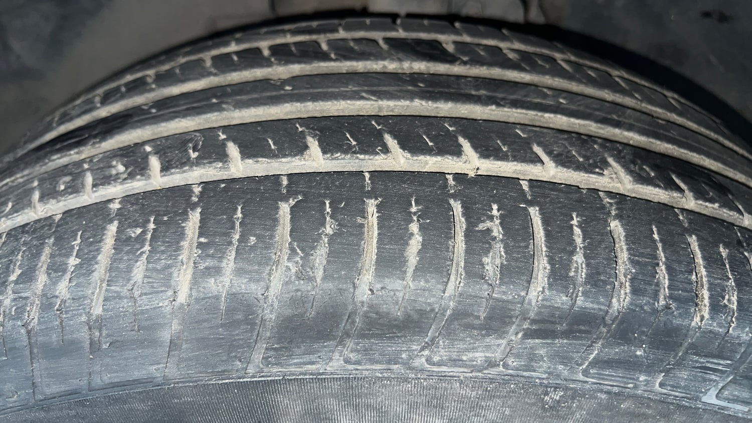 Used 2023 Tata Harrier XZA Plus Diesel Automatic tyres LEFT FRONT TYRE TREAD VIEW