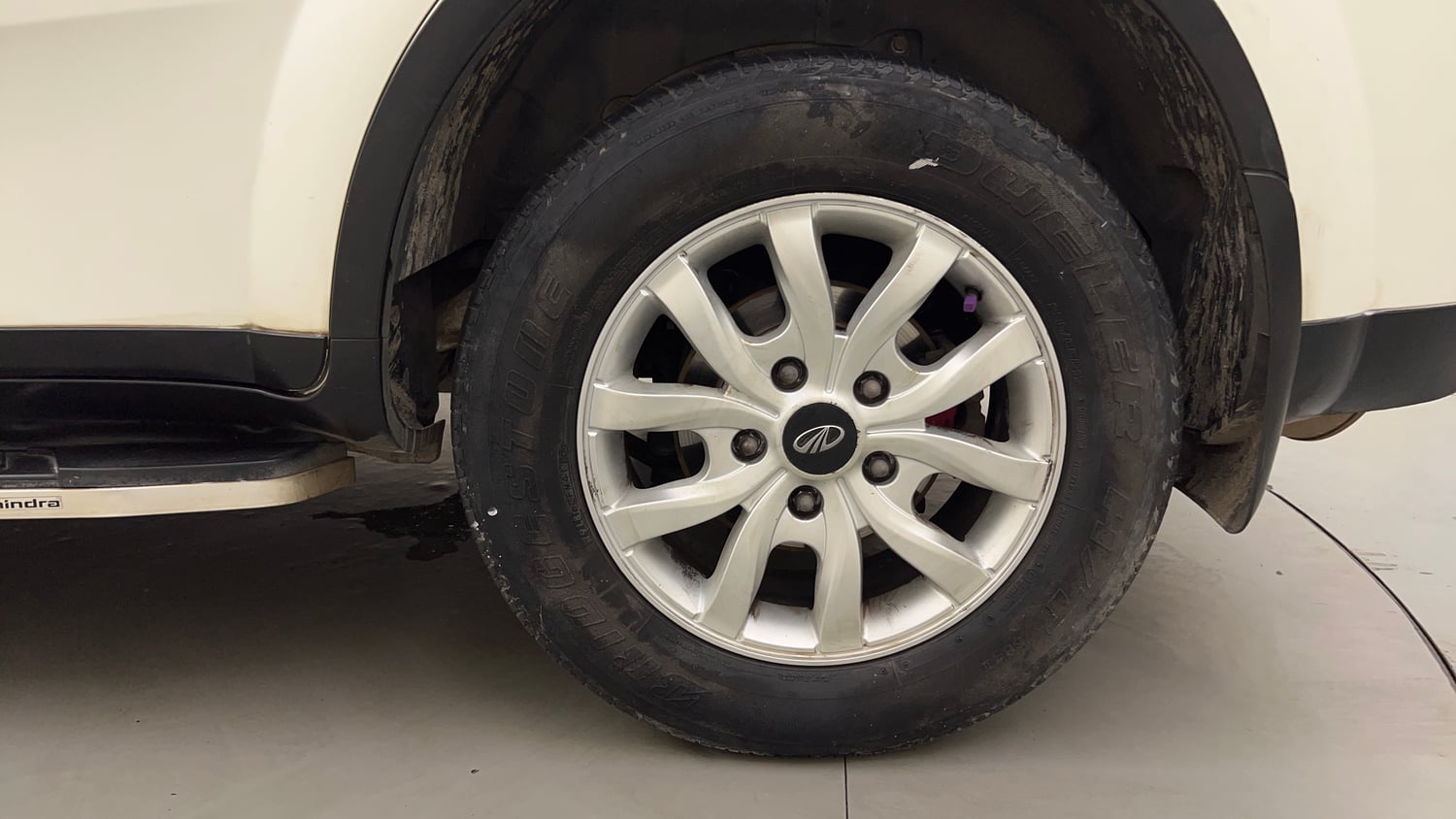 Used 2016 Mahindra XUV500 W10 AT Diesel Automatic tyres LEFT REAR TYRE RIM VIEW