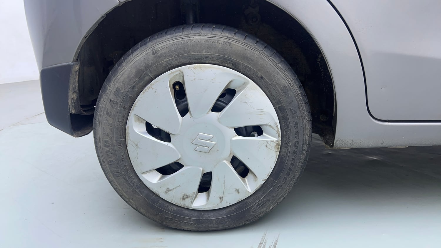 Used 2016 Maruti Suzuki Celerio VXi AMT Petrol Automatic tyres RIGHT REAR TYRE RIM VIEW