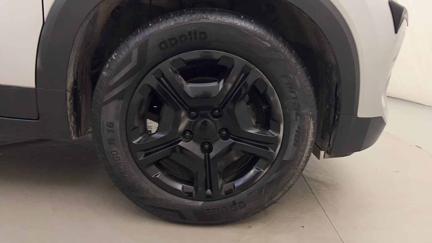 Used 2022 Kia Sonet HTK Plus 1.2 Petrol Manual tyres RIGHT FRONT TYRE RIM VIEW