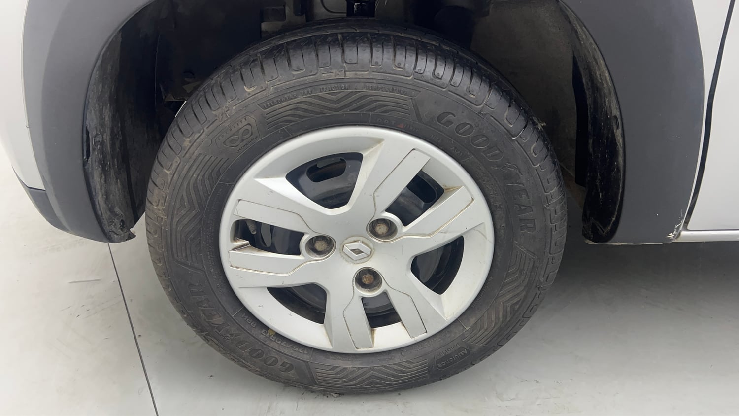 Used 2016 Renault Kwid RXT Petrol Manual tyres LEFT FRONT TYRE RIM VIEW
