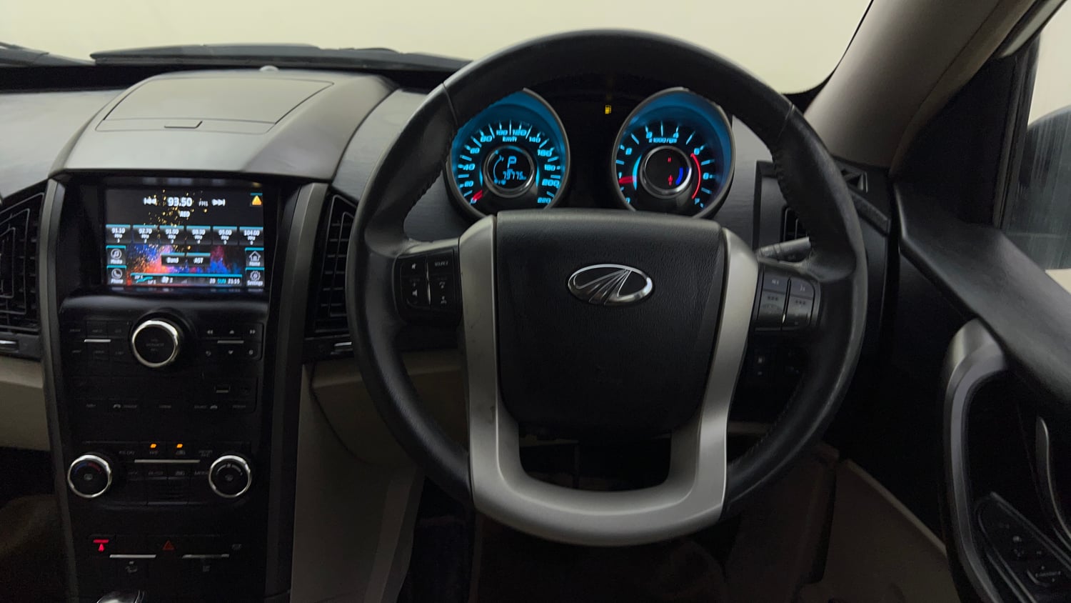 Used 2016 Mahindra XUV500 W10 AT Diesel Automatic interior STEERING VIEW
