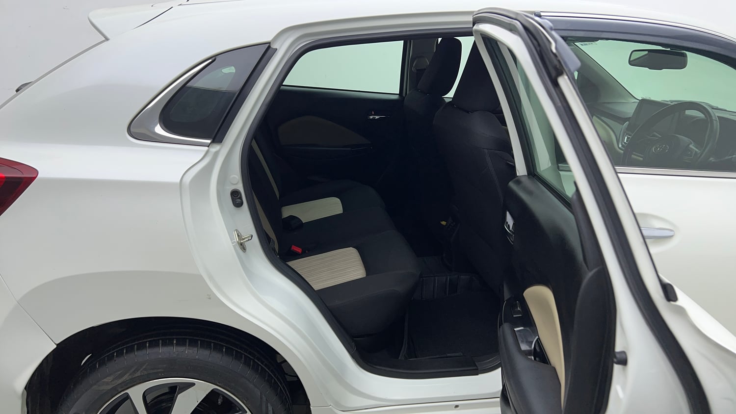 Used 2022 Toyota Glanza V AMT Petrol Automatic interior RIGHT SIDE REAR DOOR CABIN VIEW