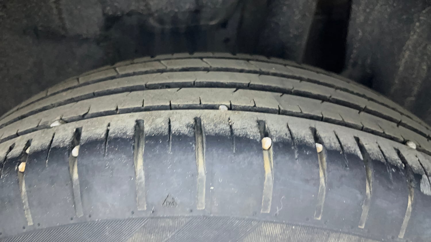 Used 2022 Maruti Suzuki Swift ZXi Petrol Manual tyres LEFT REAR TYRE TREAD VIEW