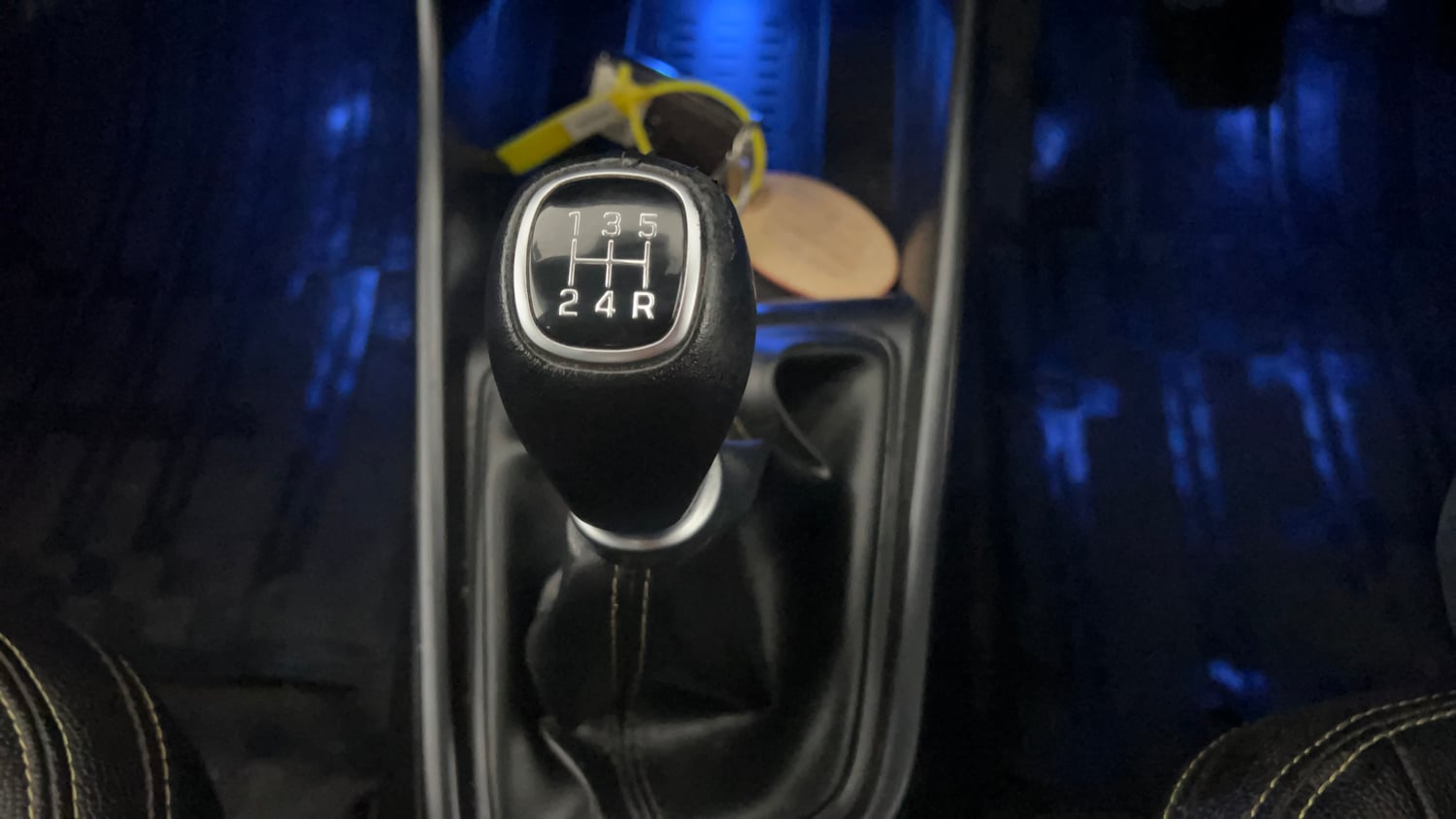 Used 2022 Hyundai i20 Asta 1.2 MT Petrol Manual interior GEAR  KNOB VIEW