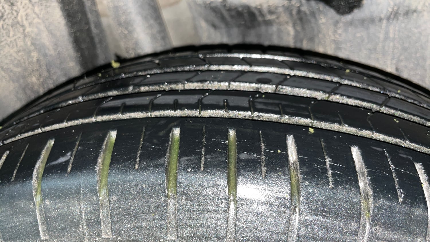 Used 2018 Maruti Suzuki Swift ZXi AMT Petrol Automatic tyres RIGHT REAR TYRE TREAD VIEW
