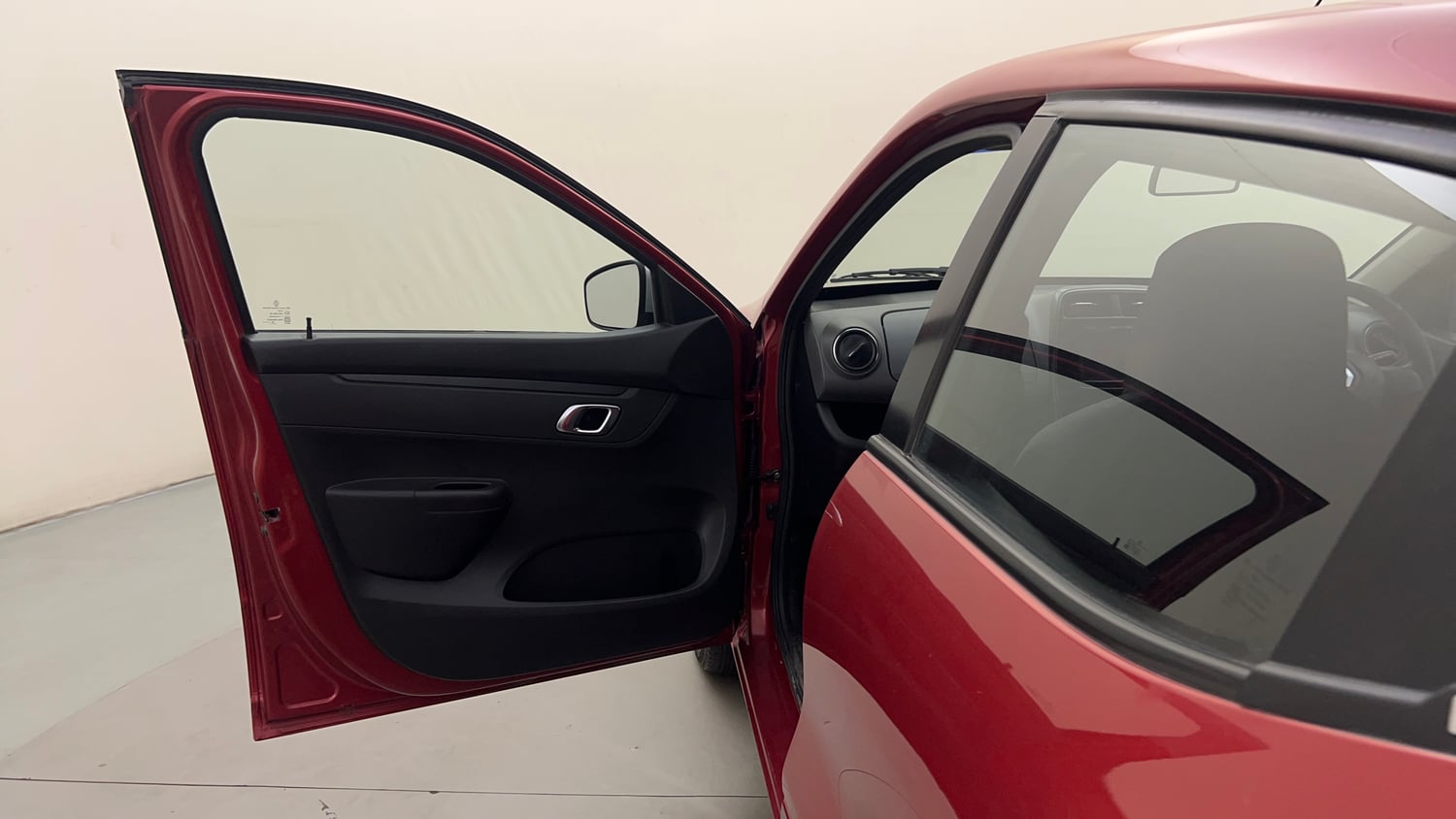 Used 2018 Renault Kwid 1.0 RXT Petrol Manual interior LEFT FRONT DOOR OPEN VIEW